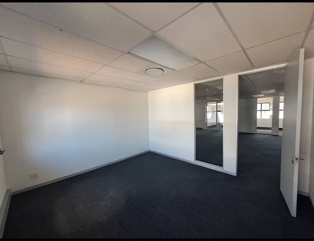 281M² OFFICE TO LET IN HYDE PARK